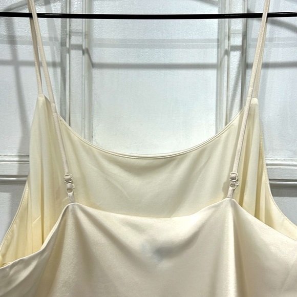 EXPRESS SWAN SATIN SCOOP NECK SATIN MIDI DOWNTOWN CAMI SLIP DRESS IN CREAM - L - Picture 7 of 15